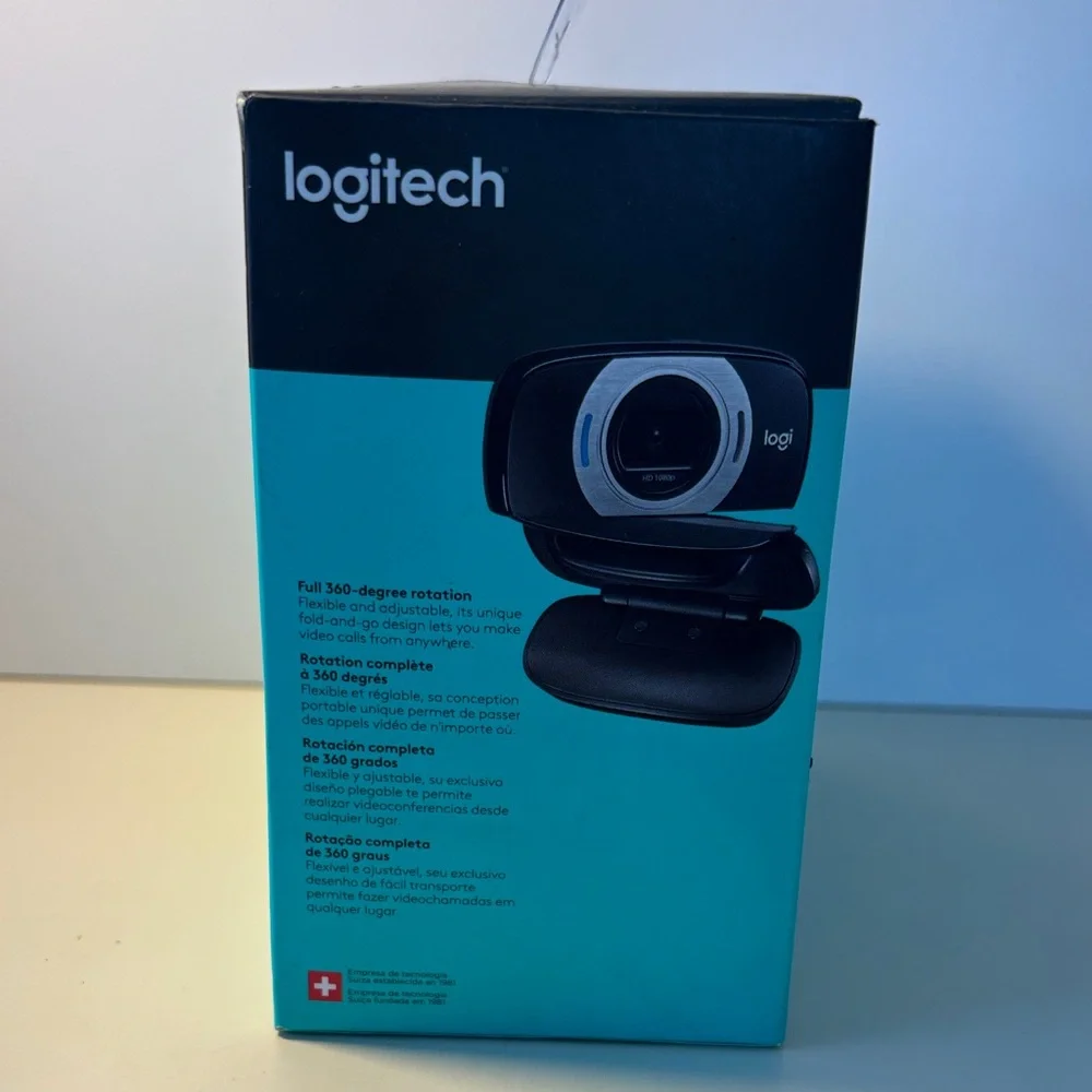 Logitech C615 HD Webcam - Black and Silver